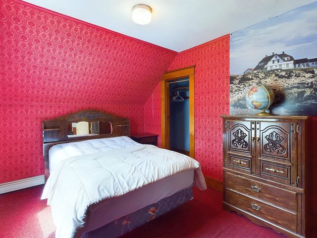 204 Hall Stream Road, Canaan, VT 05902