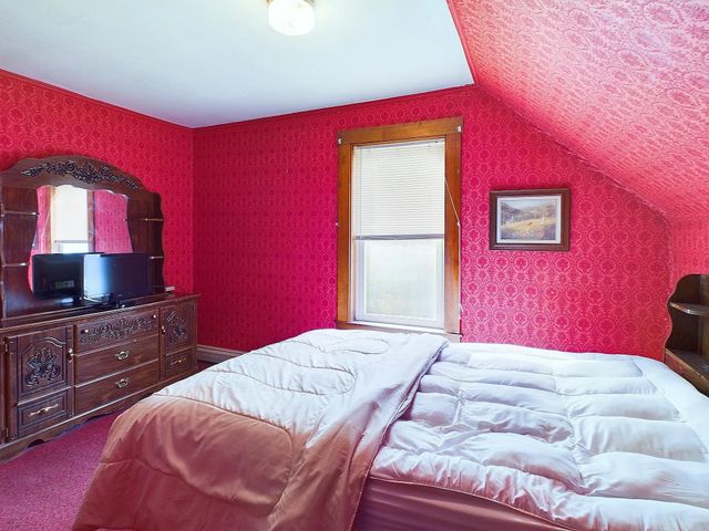 204 Hall Stream Road, Canaan, VT 05902