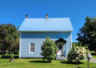 204 Hall Stream Road, Canaan, VT 05902