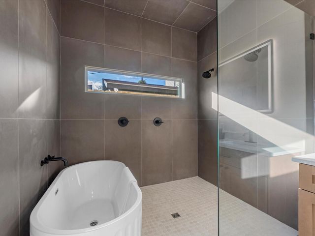 508 Dell Court, Houston, TX 77009