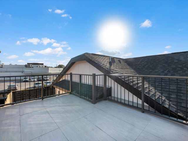 508 Dell Court, Houston, TX 77009