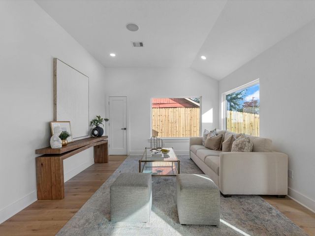 508 Dell Court, Houston, TX 77009