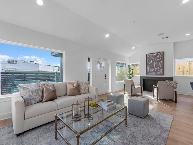 508 Dell Court, Houston, TX 77009