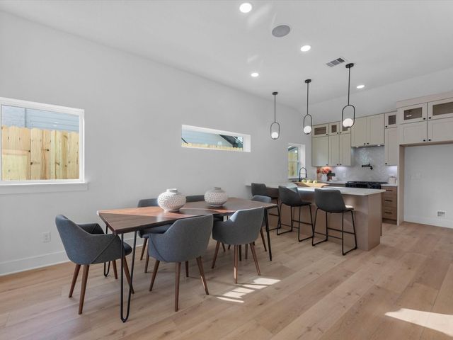 508 Dell Court, Houston, TX 77009