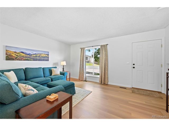 6721 Blue Jay Dr, Parker, CO 80138