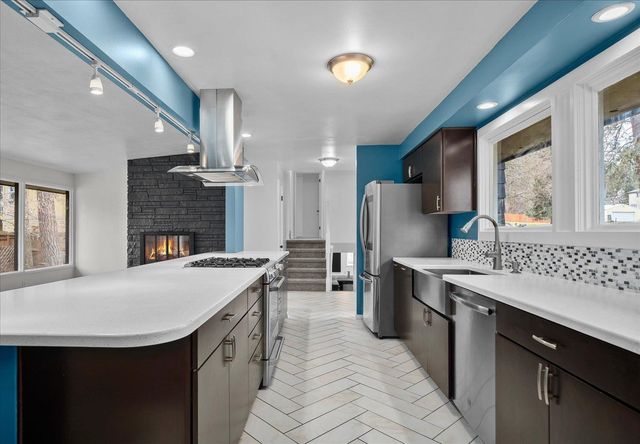 1307 S Crestline St, Spokane, WA 99202