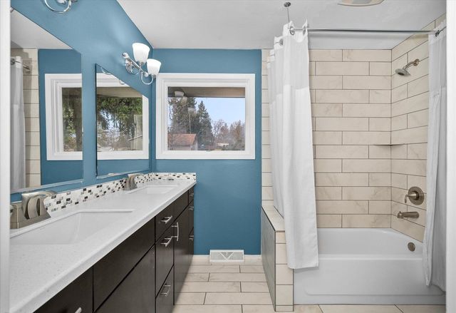 1307 S Crestline St, Spokane, WA 99202