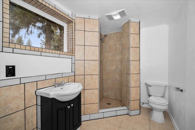 1307 S Crestline St, Spokane, WA 99202