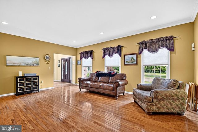 10 ANDERSON WAY, Monmouth Junction, NJ 08852