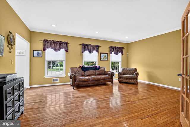 10 ANDERSON WAY, Monmouth Junction, NJ 08852