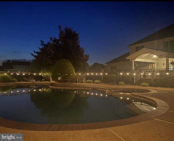 10 ANDERSON WAY, Monmouth Junction, NJ 08852