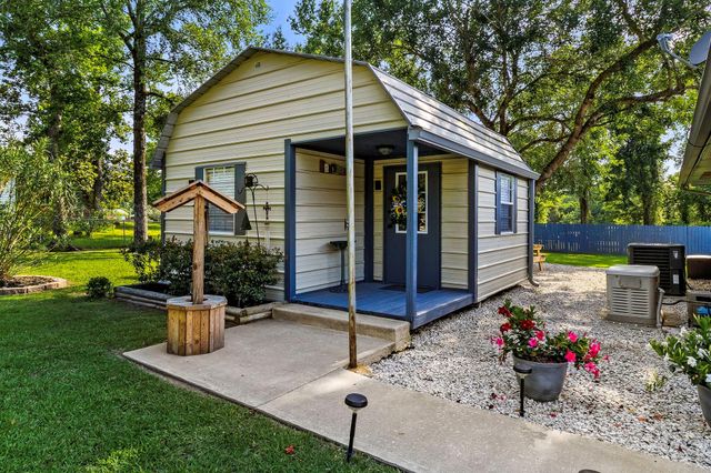 188 Huckleberry Road, Onalaska, TX 77360