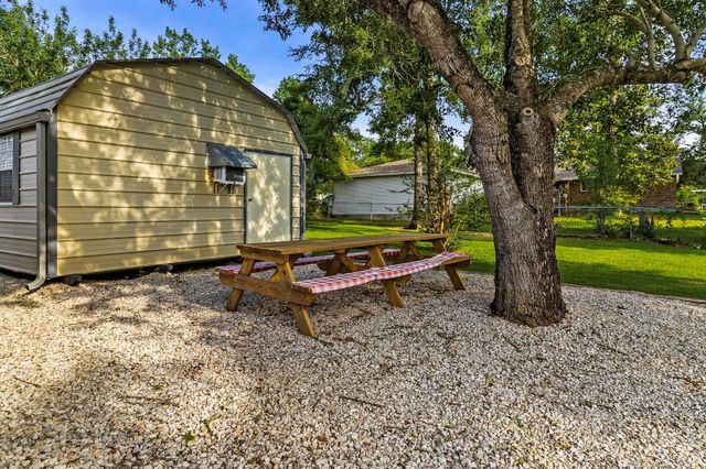 188 Huckleberry Road, Onalaska, TX 77360