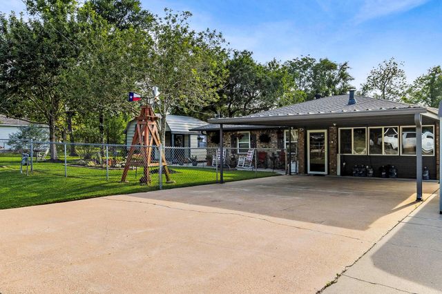 188 Huckleberry Road, Onalaska, TX 77360