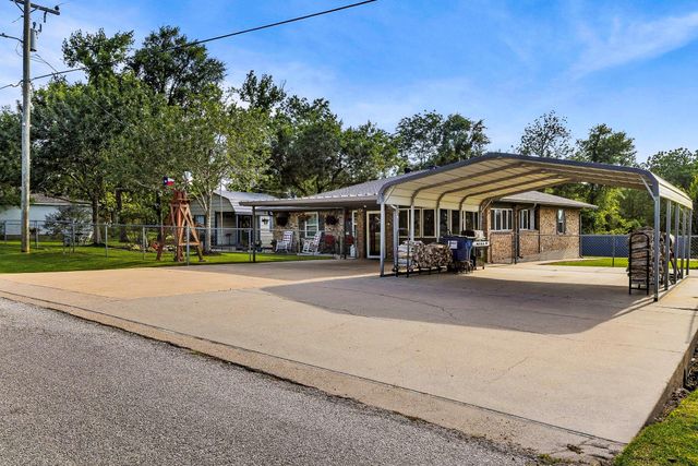 188 Huckleberry Road, Onalaska, TX 77360