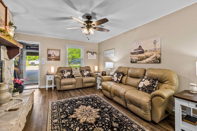188 Huckleberry Road, Onalaska, TX 77360