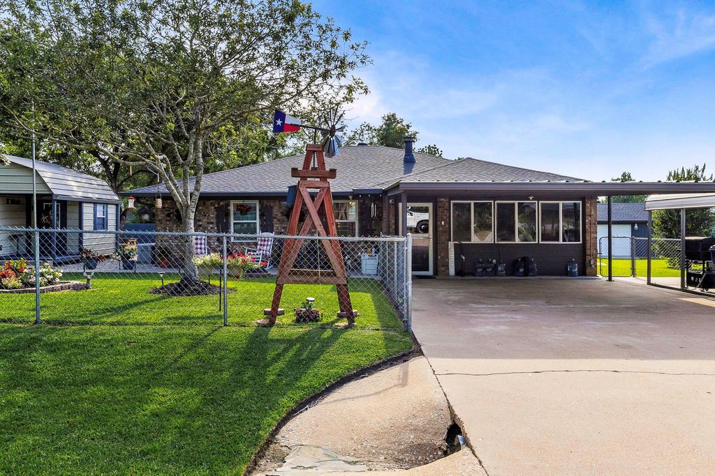 188 Huckleberry Road, Onalaska, TX 77360