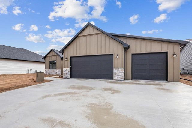 2998 CREEKWOOD DRIVE, Green Bay, WI 54311