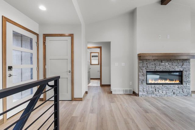 2998 CREEKWOOD DRIVE, Green Bay, WI 54311