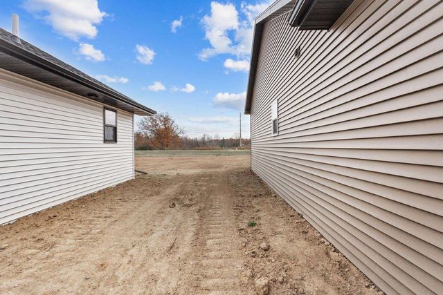 2998 CREEKWOOD DRIVE, Green Bay, WI 54311