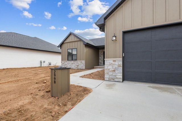 2998 CREEKWOOD DRIVE, Green Bay, WI 54311