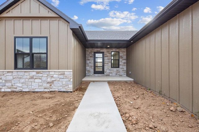 2998 CREEKWOOD DRIVE, Green Bay, WI 54311