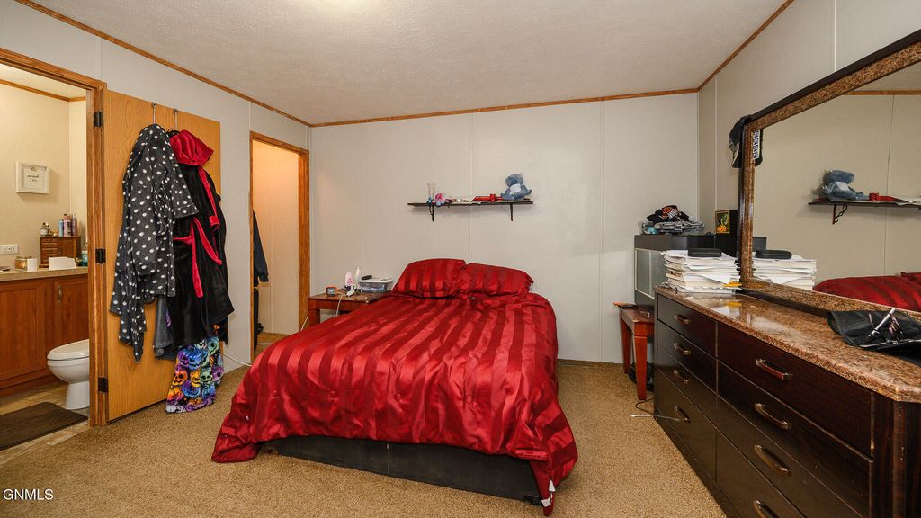 505 Yorkshire Lane, Bismarck, ND 58504 photo 13