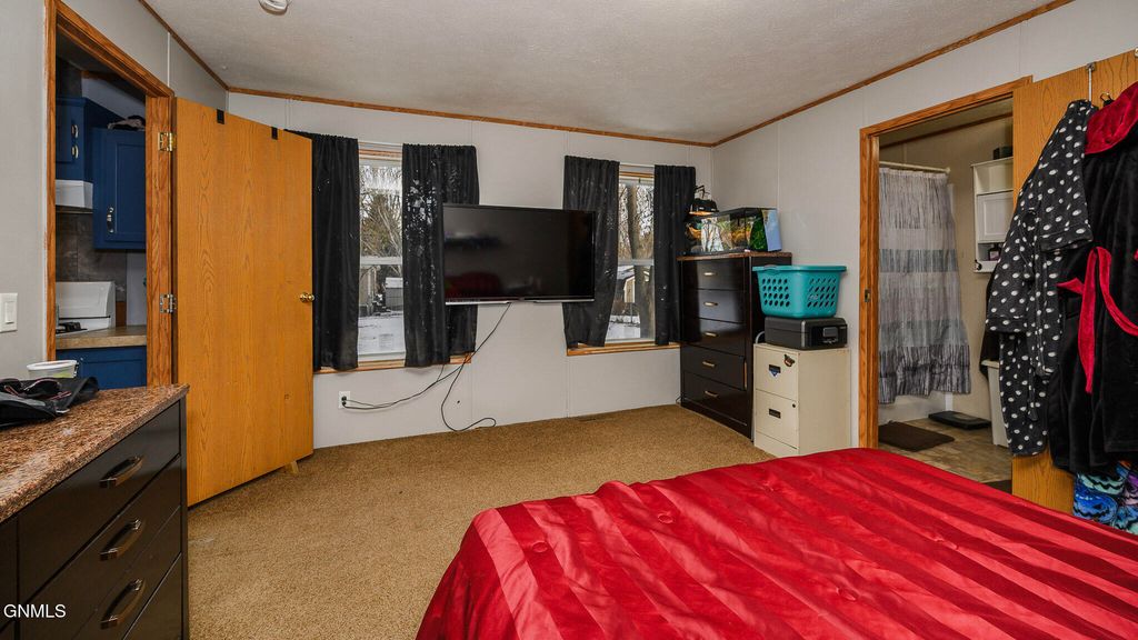 505 Yorkshire Lane, Bismarck, ND 58504 photo 14