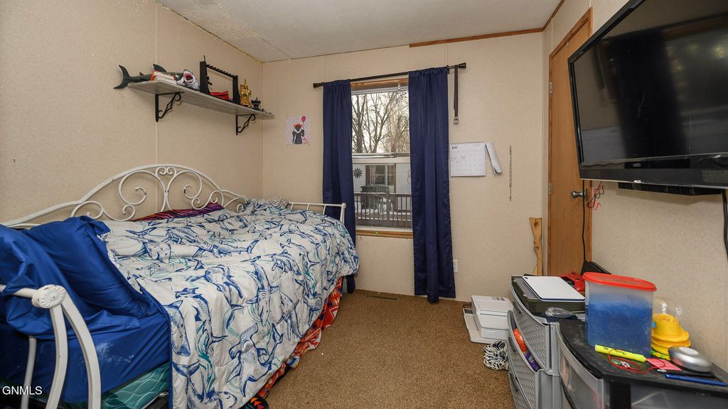 505 Yorkshire Lane, Bismarck, ND 58504 photo 17