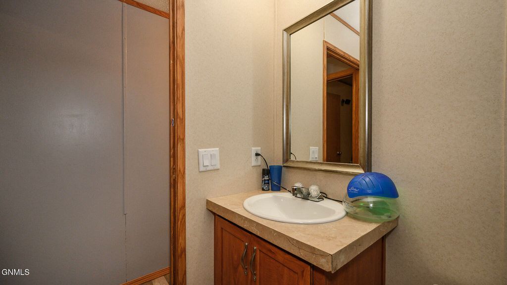 505 Yorkshire Lane, Bismarck, ND 58504 photo 22