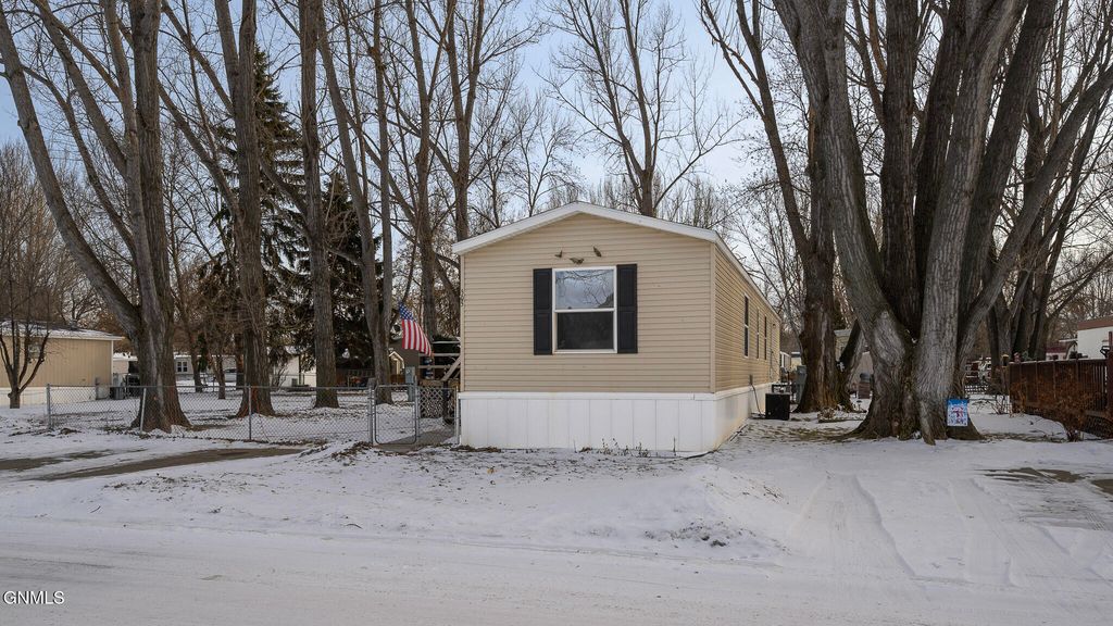 505 Yorkshire Lane, Bismarck, ND 58504 photo 24