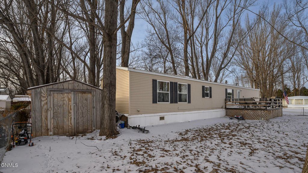 505 Yorkshire Lane, Bismarck, ND 58504 photo 3