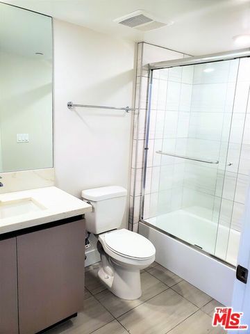 5030 Rosewood Avenue 506, Los Angeles, CA 90004