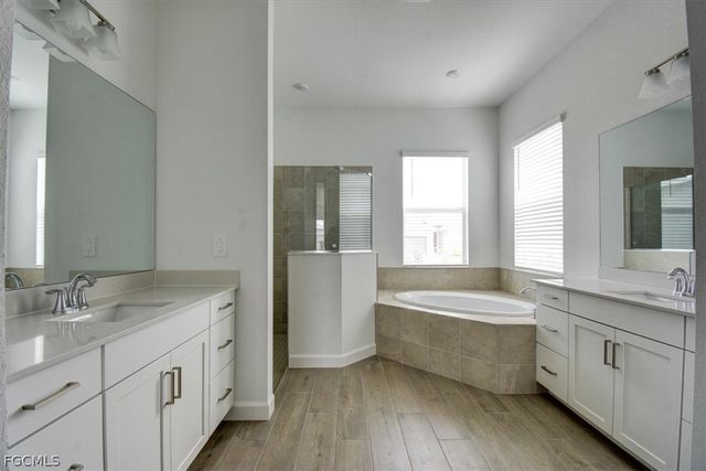 7796 Lakes Edge LN, Port Charlotte, FL 33981