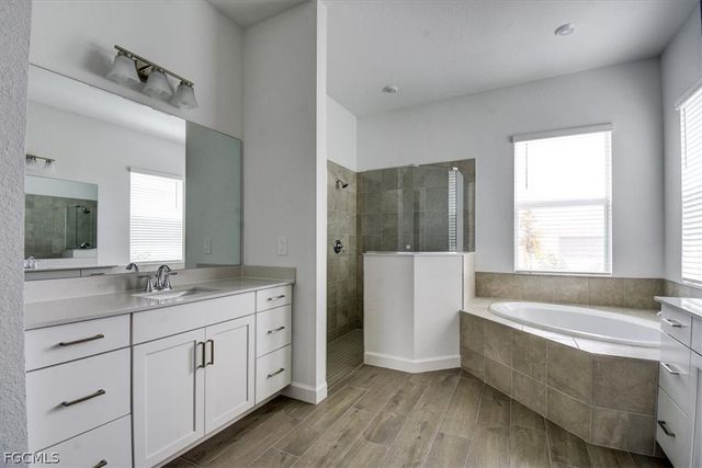 7796 Lakes Edge LN, Port Charlotte, FL 33981