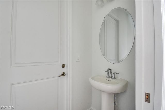 7796 Lakes Edge LN, Port Charlotte, FL 33981