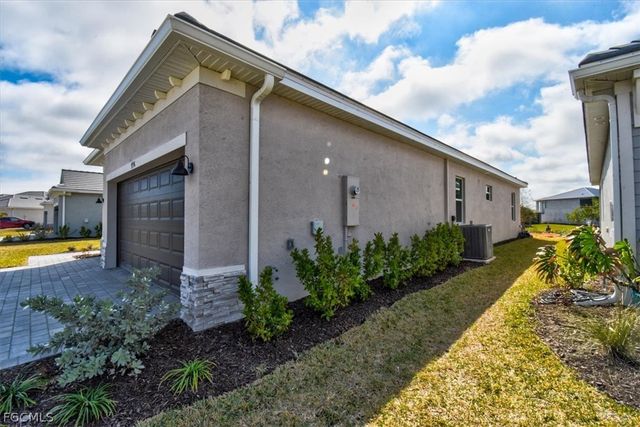 7796 Lakes Edge LN, Port Charlotte, FL 33981