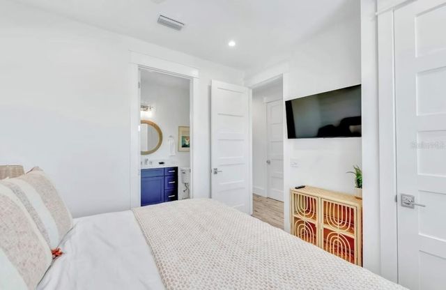 2403 AVENUE C, Bradenton Beach, FL 34217