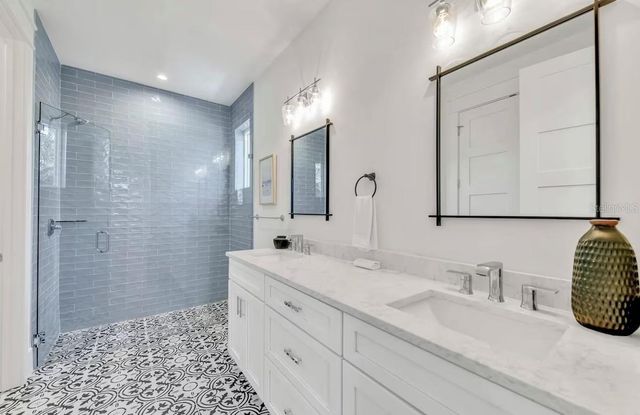 2403 AVENUE C, Bradenton Beach, FL 34217