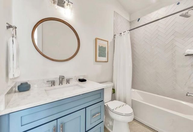 2403 AVENUE C, Bradenton Beach, FL 34217