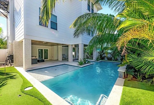 2403 AVENUE C, Bradenton Beach, FL 34217