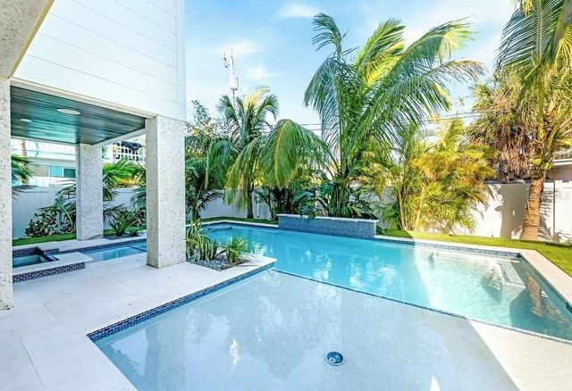 2403 AVENUE C, Bradenton Beach, FL 34217