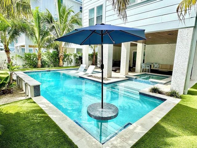 2403 AVENUE C, Bradenton Beach, FL 34217