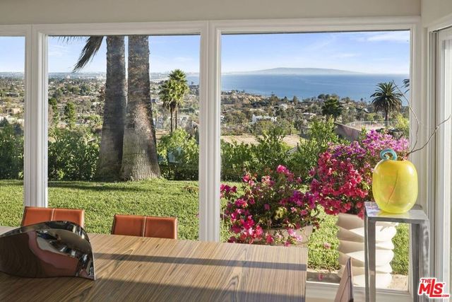 16906 Enchanted Place, Pacific Palisades, CA 90272