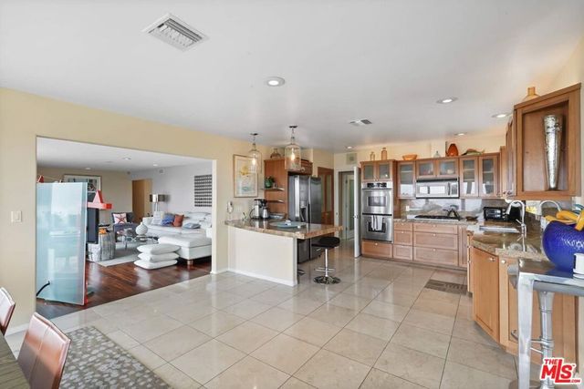 16906 Enchanted Place, Pacific Palisades, CA 90272