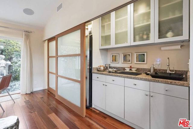 16906 Enchanted Place, Pacific Palisades, CA 90272