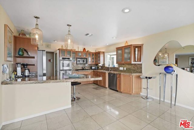 16906 Enchanted Place, Pacific Palisades, CA 90272