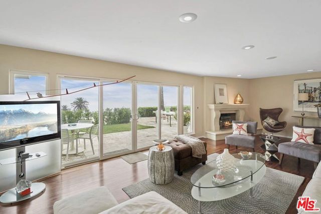 16906 Enchanted Place, Pacific Palisades, CA 90272