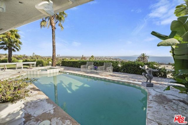 16906 Enchanted Place, Pacific Palisades, CA 90272