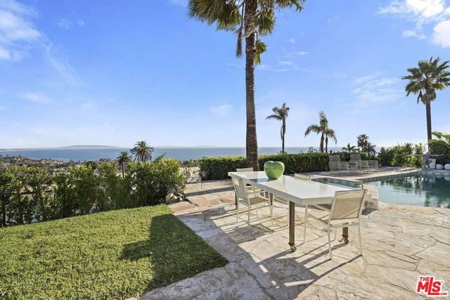 16906 Enchanted Place, Pacific Palisades, CA 90272